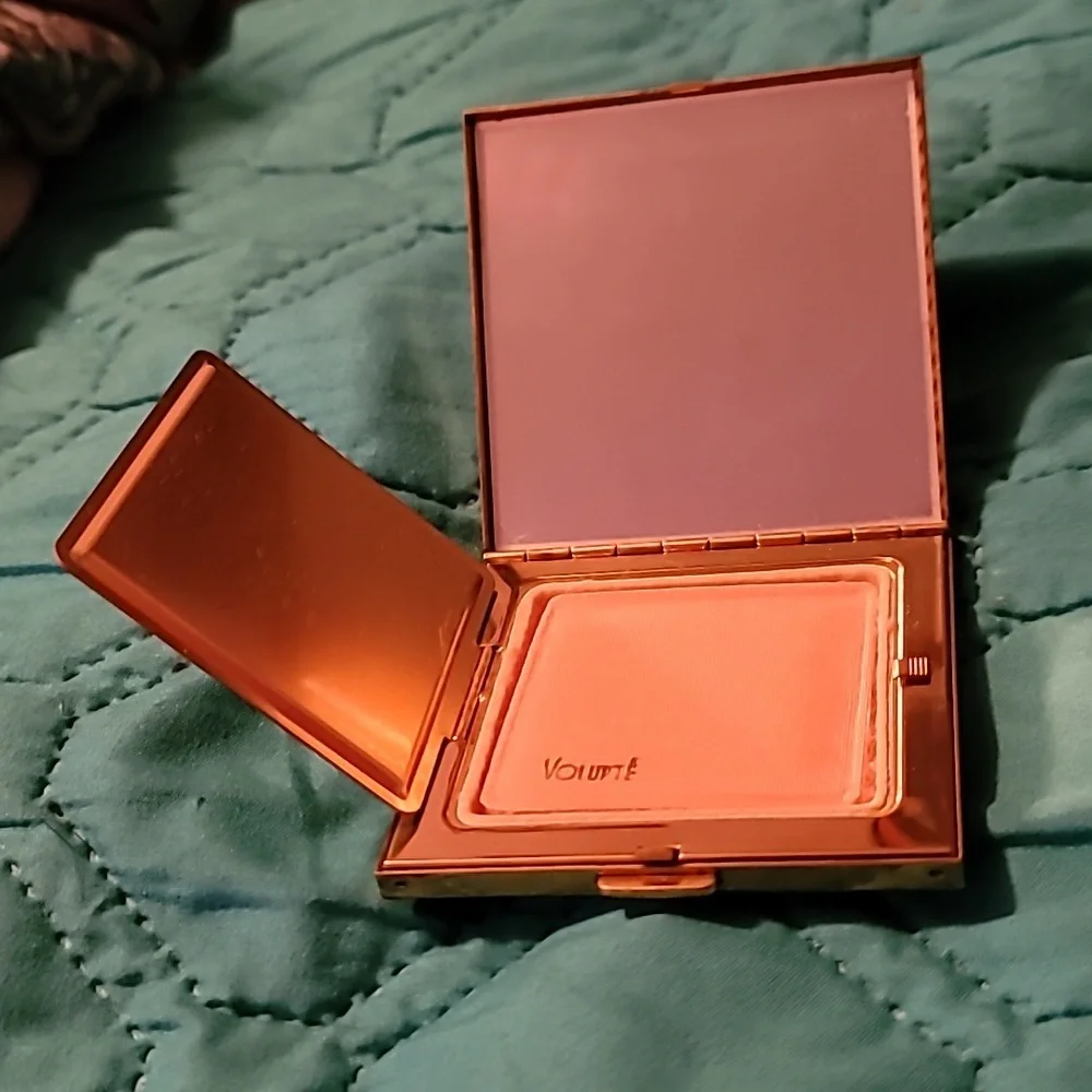 NEW Vintage Goldtone Geometric Design Volupté U.S.A. Makeup Compact With Powder!